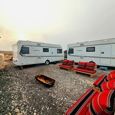 Glamping Caravans At The Farm - גלמפינג קרוואנים בחווה Mitzpe Ramon Exterior foto